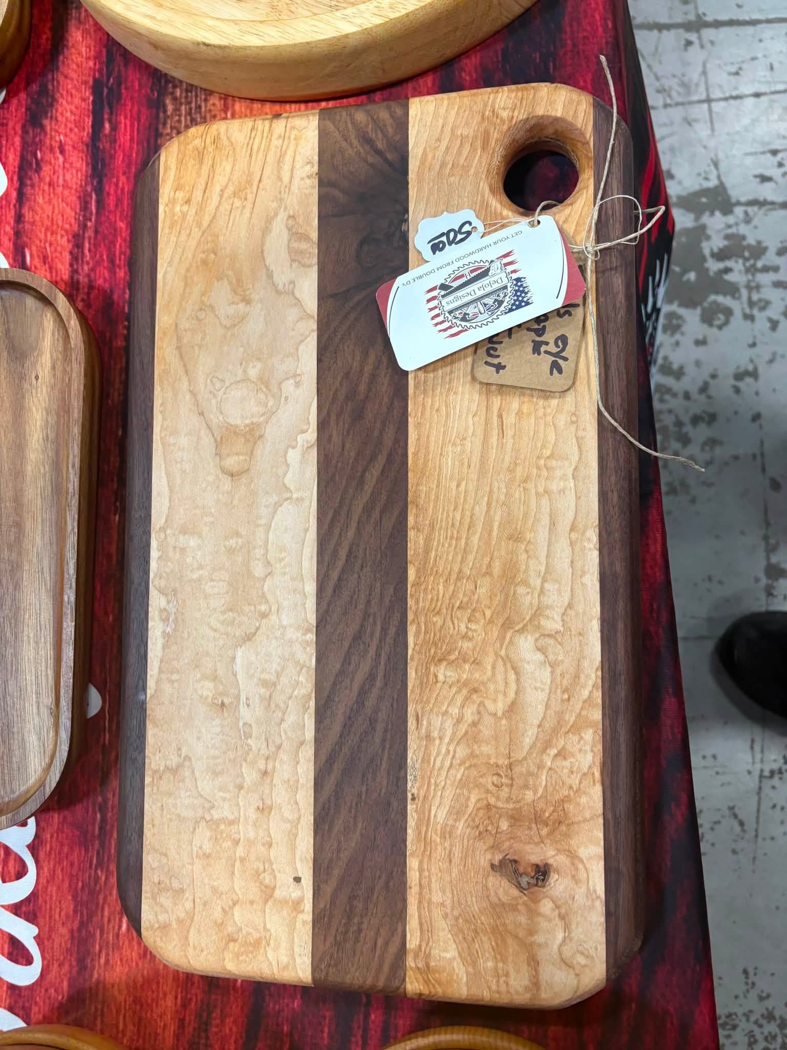 Laboris Nisi Handled Cutting Board